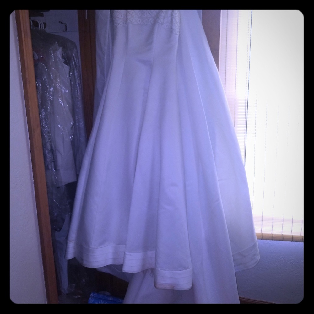 Simple wedding dress